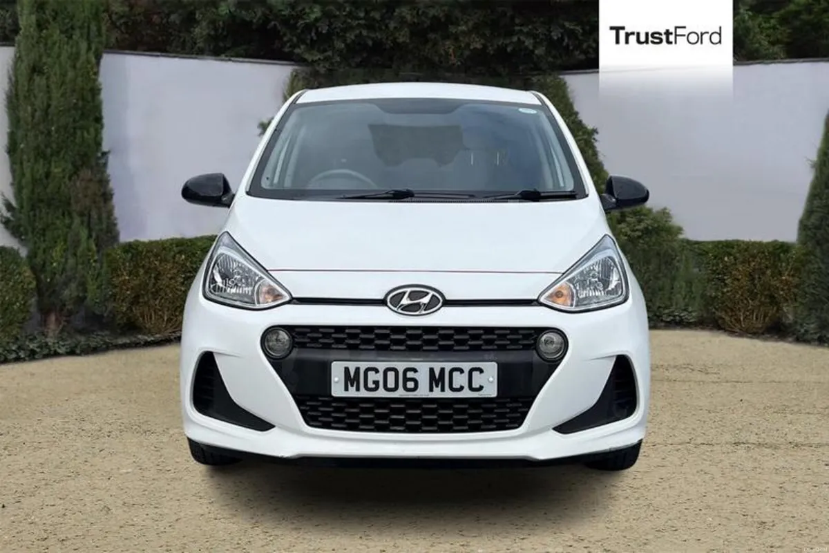 Hyundai i10 1.0 Play 5dr- Apple Car Play - Image 6