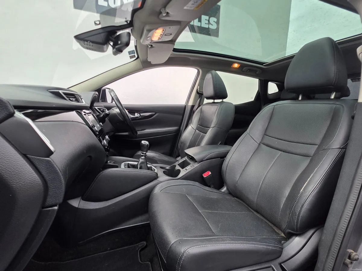 2017 Nissan Qashqai 1.2 PREMIUM // PANORAMIC ROOF - Image 4