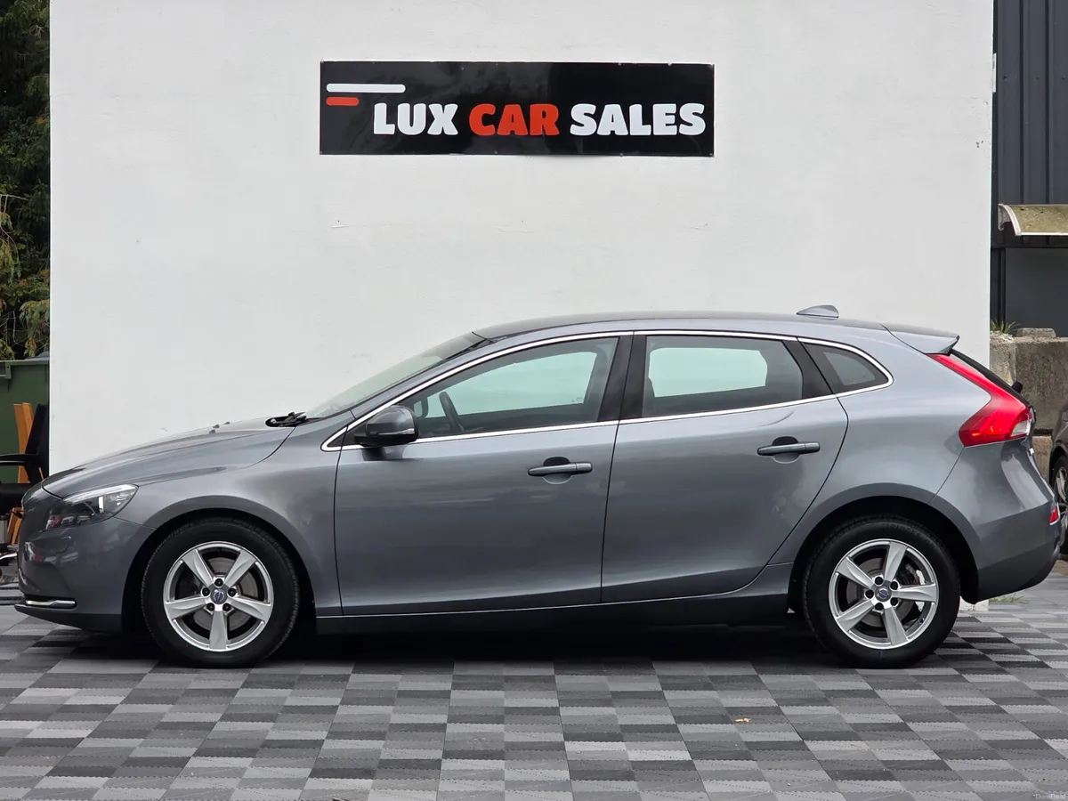 2016 Volvo V40 2.0 D2 SE // FULL LEATHER // NCT'D - Image 3