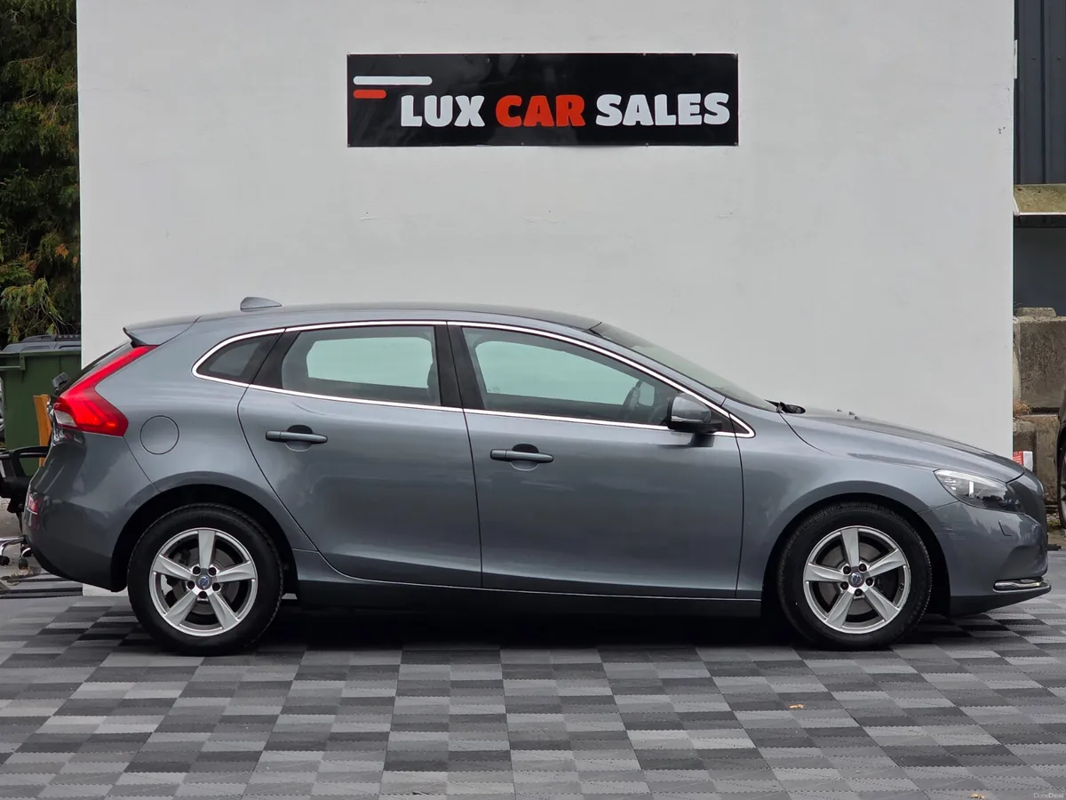 2016 Volvo V40 2.0 D2 SE // FULL LEATHER // NCT'D - Image 2
