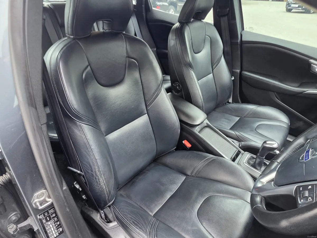 2016 Volvo V40 2.0 D2 SE // FULL LEATHER // NCT'D - Image 4