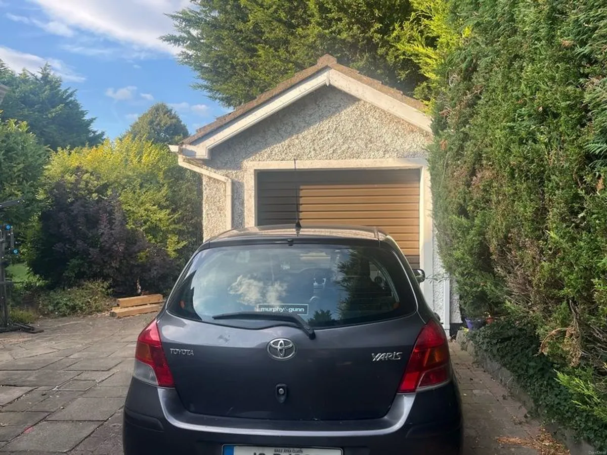 2010 Toyota Yaris - Image 3
