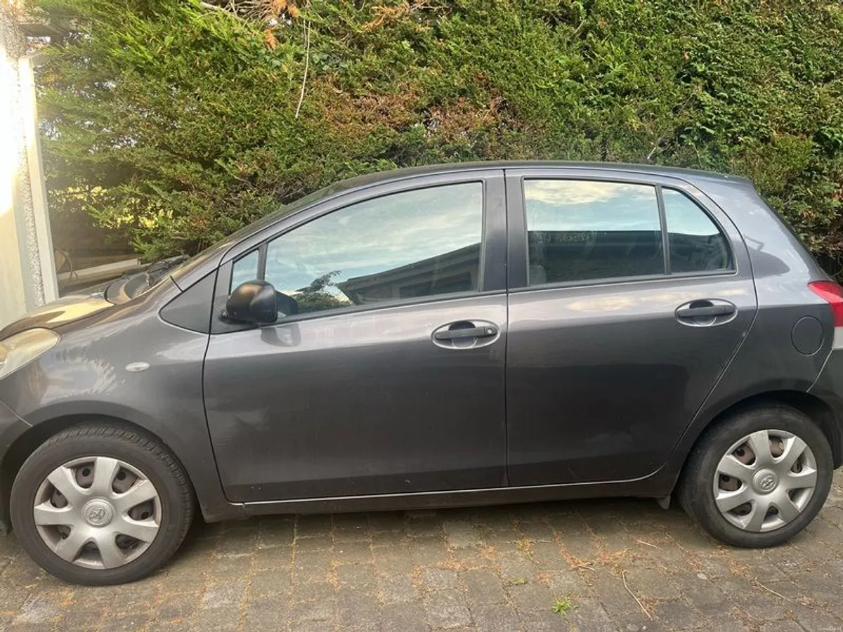2010 Toyota Yaris - Image 5