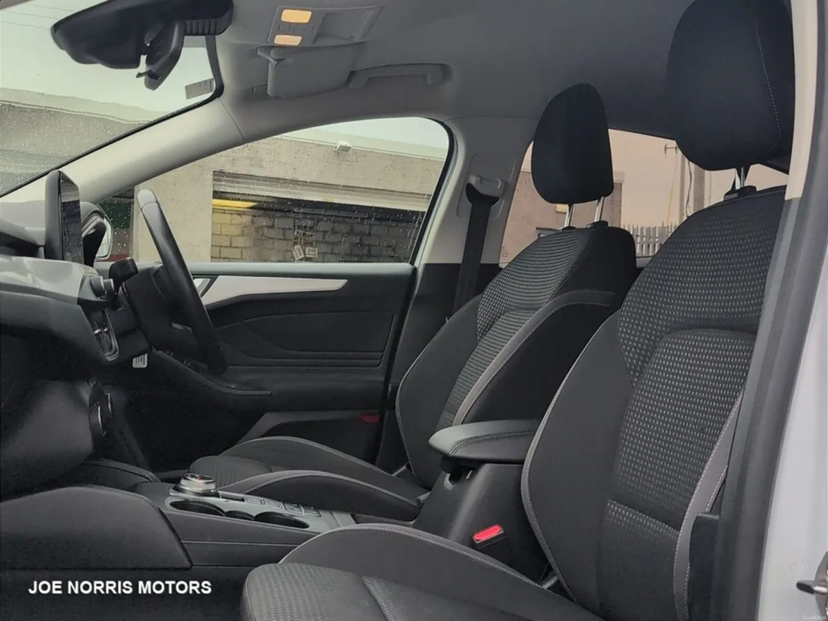 Ford Focus 1.5 TDCI ZETEC 5DR AUTO - Image 2