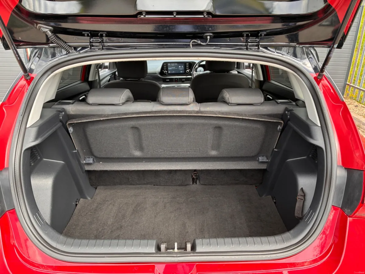 Hyundai i20 DELUXE PLUS 2TONE 5DR - Image 6