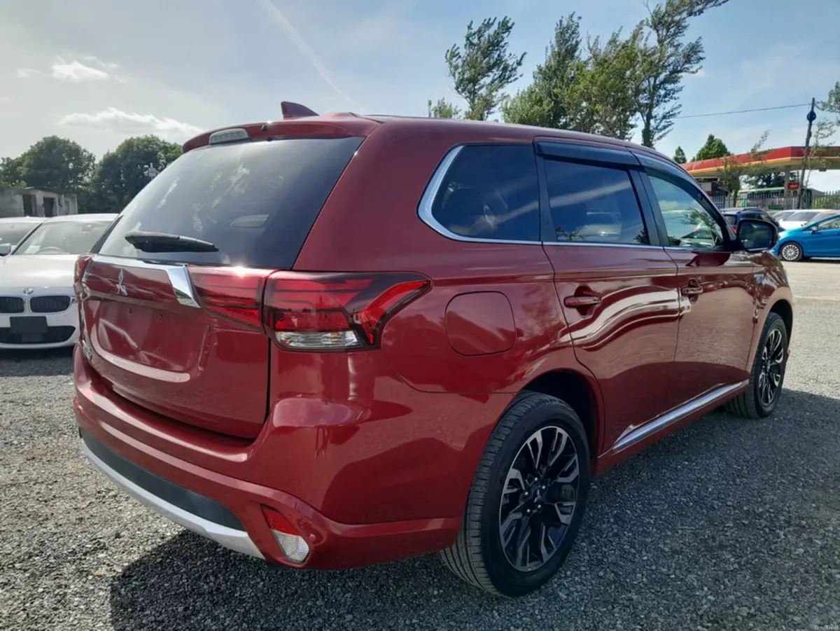 Mitsubishi Outlander 2.0L Petrol 4WD PHEV G SAFETY - Image 4