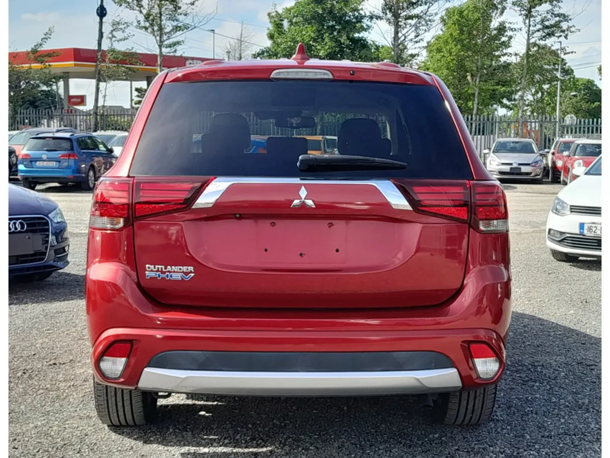 Mitsubishi Outlander 2.0L Petrol 4WD PHEV G SAFETY - Image 5