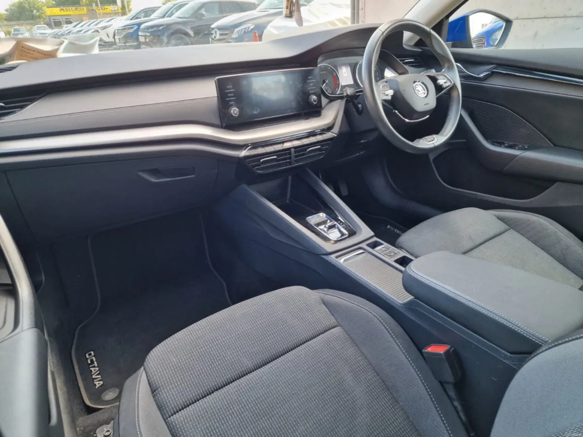 Skoda Octavia AMBITION 1.0 TSI 110HP DSG 5DR - Image 5