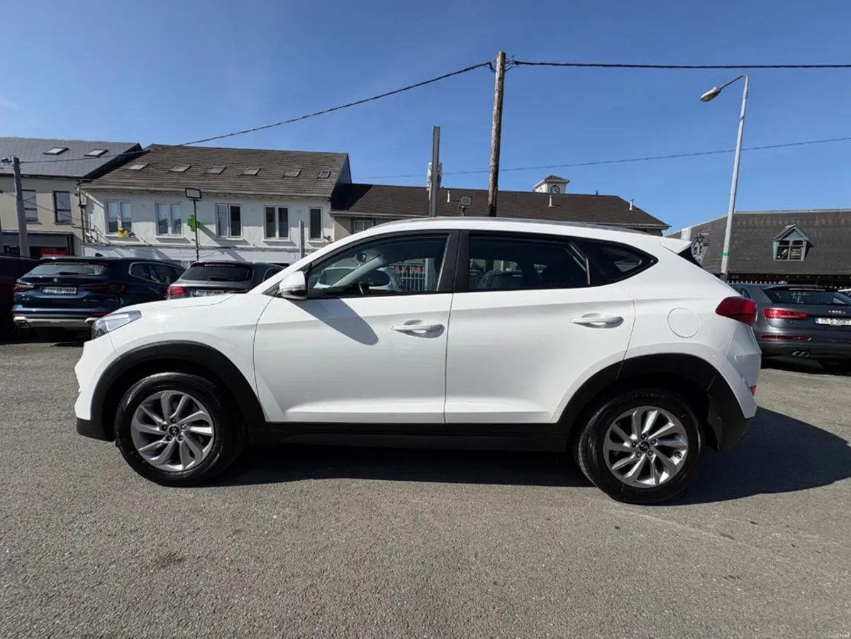 Hyundai Tucson 1.7 SE NAV BLD 116PS 5DR - Image 6