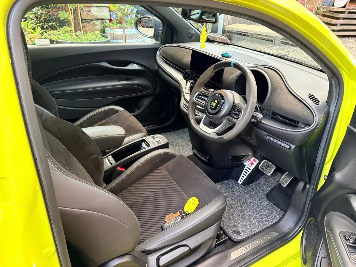Abarth 500e - Image 6