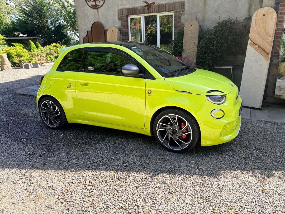 Abarth 500e - Image 2
