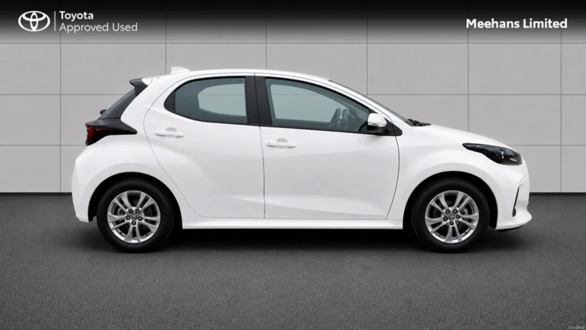 Toyota Yaris YARIS 1.5 HYBRID LUNA - Image 3