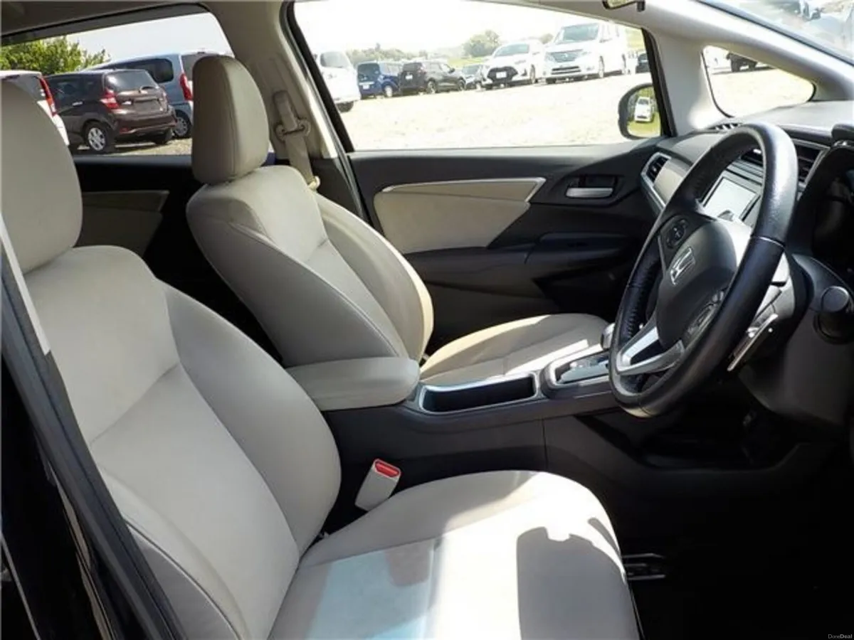 Honda Fit Shuttle Hybrid 2016 - Image 5