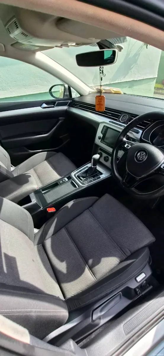 Volkswagen Passat - Image 6