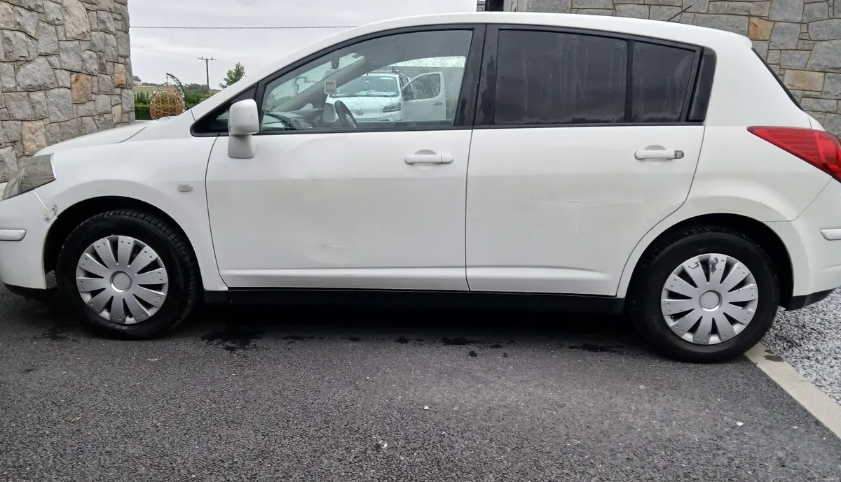 Nissan Tiida 2011 - Image 2