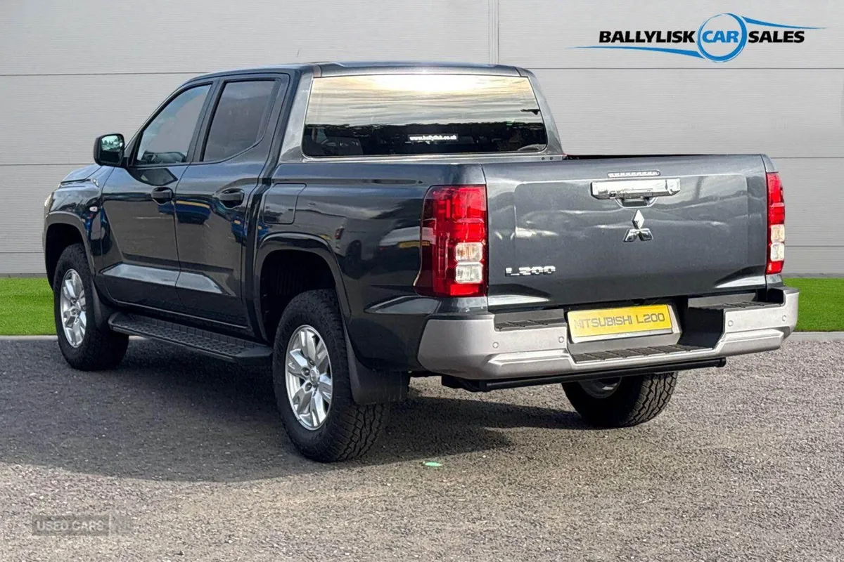 Mitsubishi L200 2.4 Bi-Turbo D Titan Double Cab Pi - Image 2