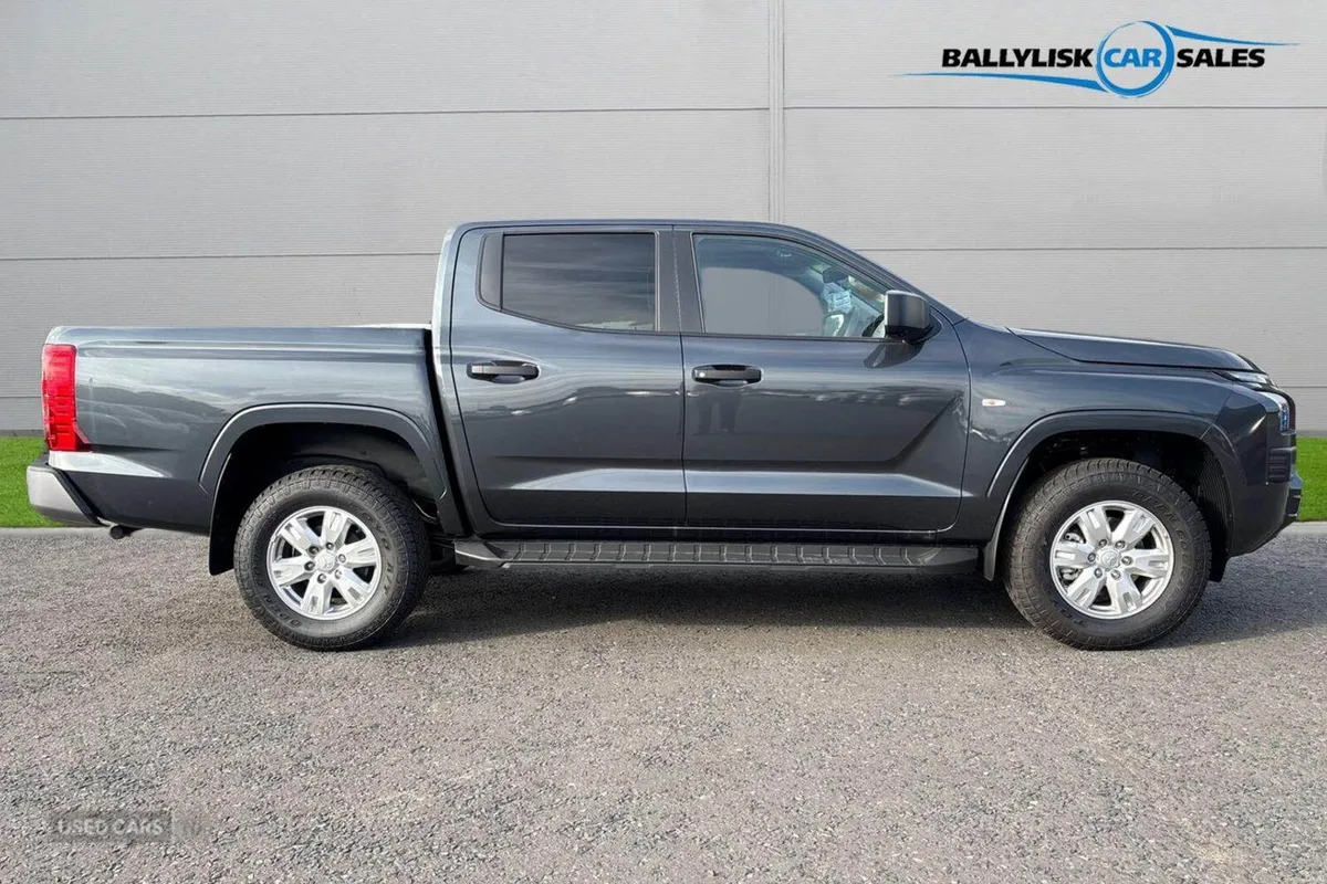 Mitsubishi L200 2.4 Bi-Turbo D Titan Double Cab Pi - Image 3
