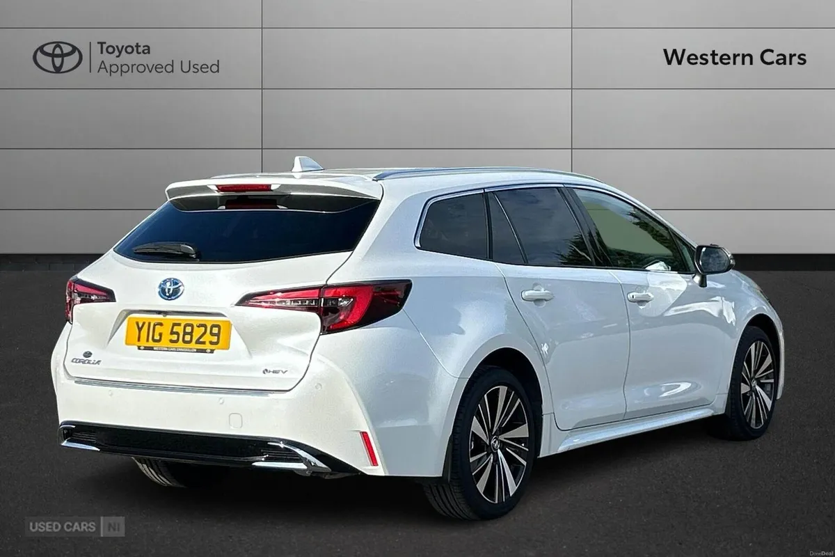 Toyota Corolla 1.8 VVT-h Design Touring Sports CVT - Image 2