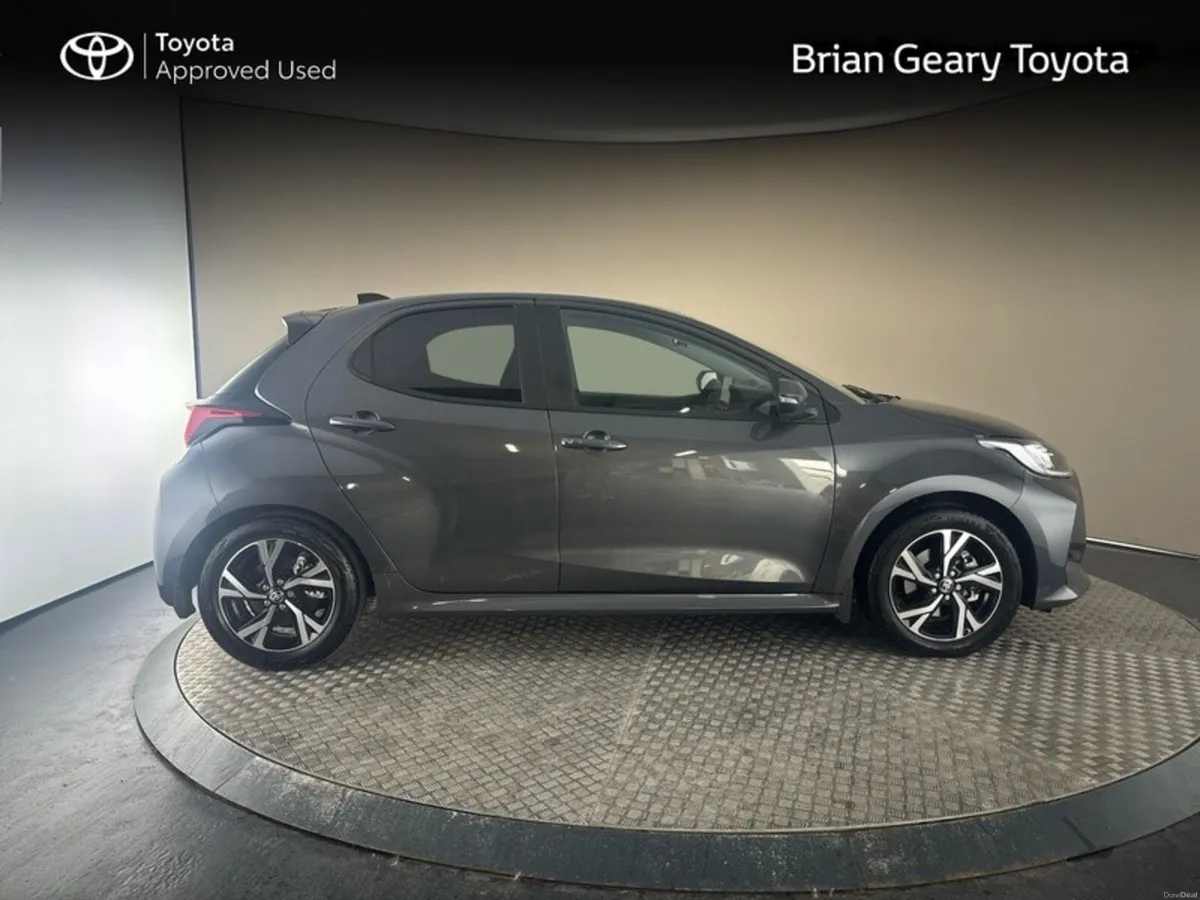 Toyota Yaris HYBRID LUNA SPORT - Image 3