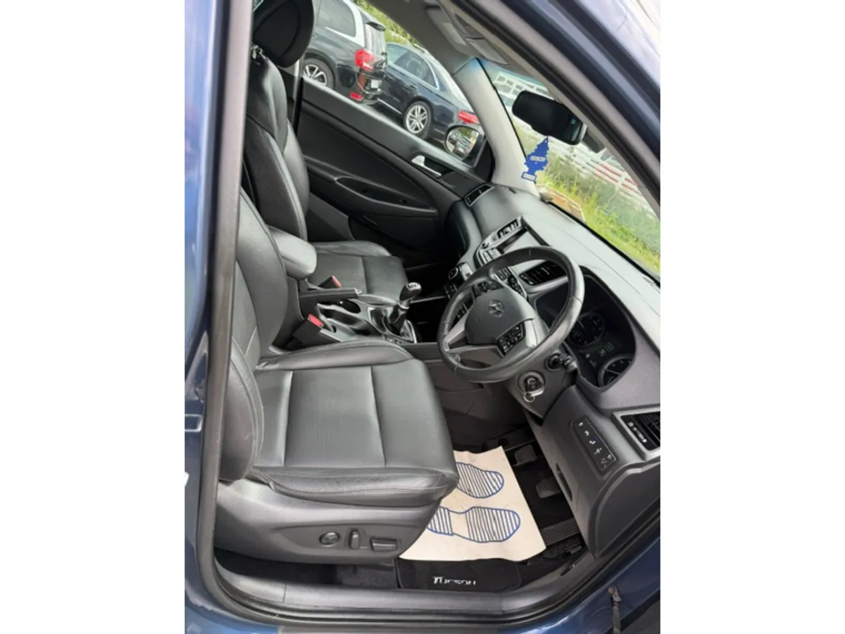 Hyundai Tucson 1.7 CRDI PREMIUM BL/DR 2WD 5DR - Image 2