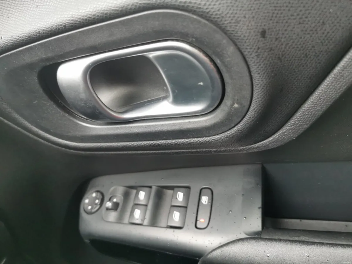 Citroen C5 Aircross FLAIR PHEV FWD MY5 MY50 4DR AU - Image 2