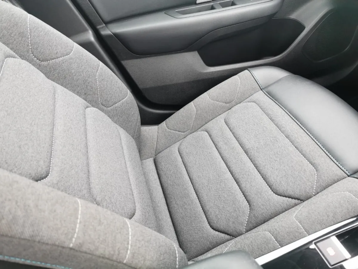 Citroen C4 FEEL PACK BLUEHDI 110 MY22. MY22.3 4 - Image 4