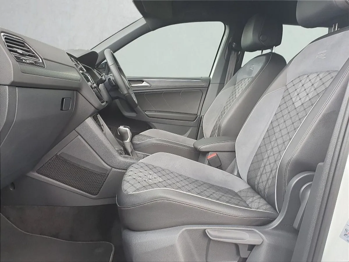 Volkswagen Tiguan ** R-LINE ** 245HP 1.4 TSI PHEV - Image 6