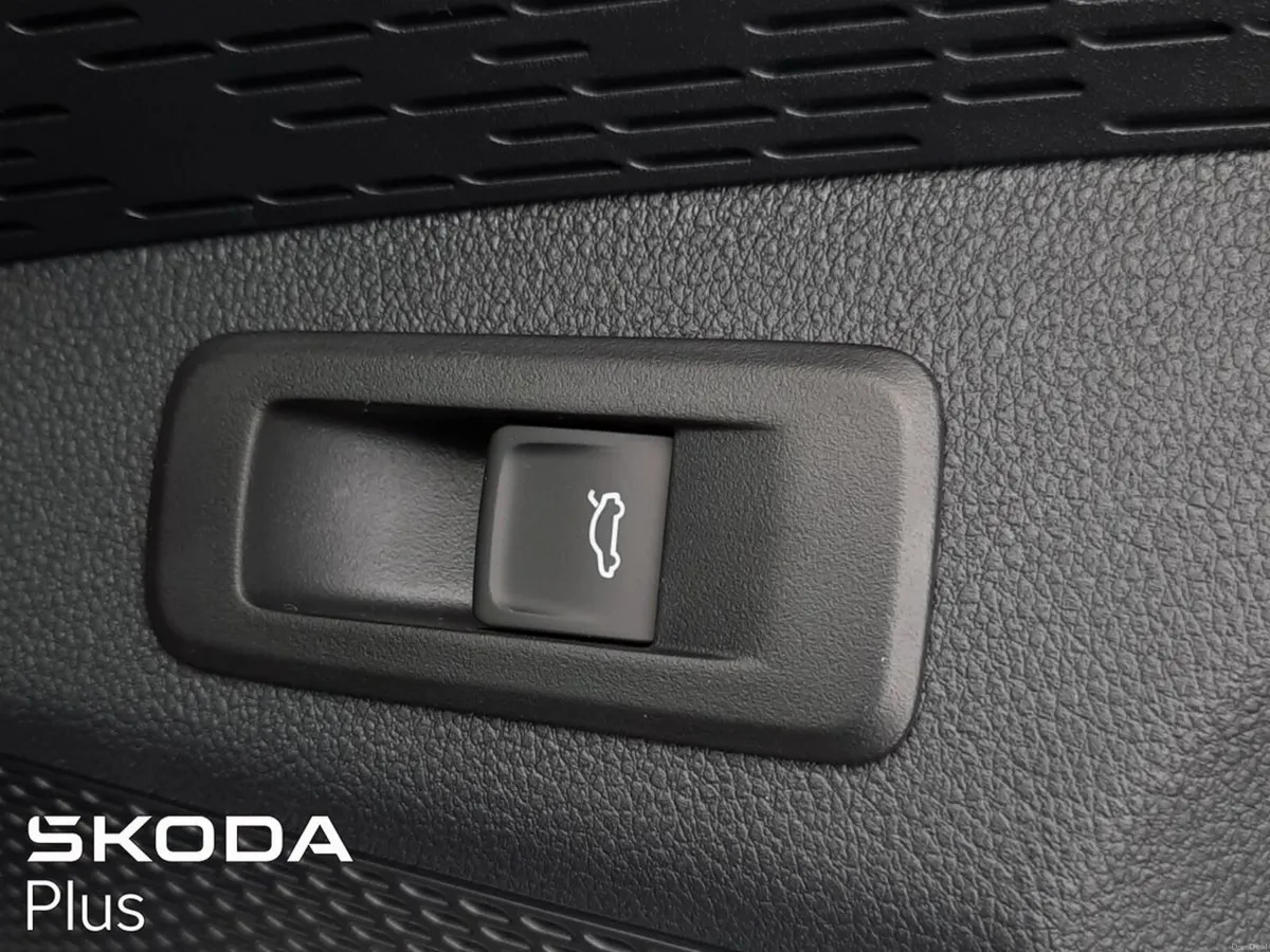 Skoda Octavia **ALL NEW HERITAGE MODEL**FULL LEATH - Image 4