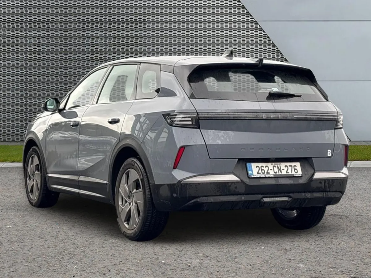 Opel Grandland Elegance PureTech 136 MHEV - Image 3