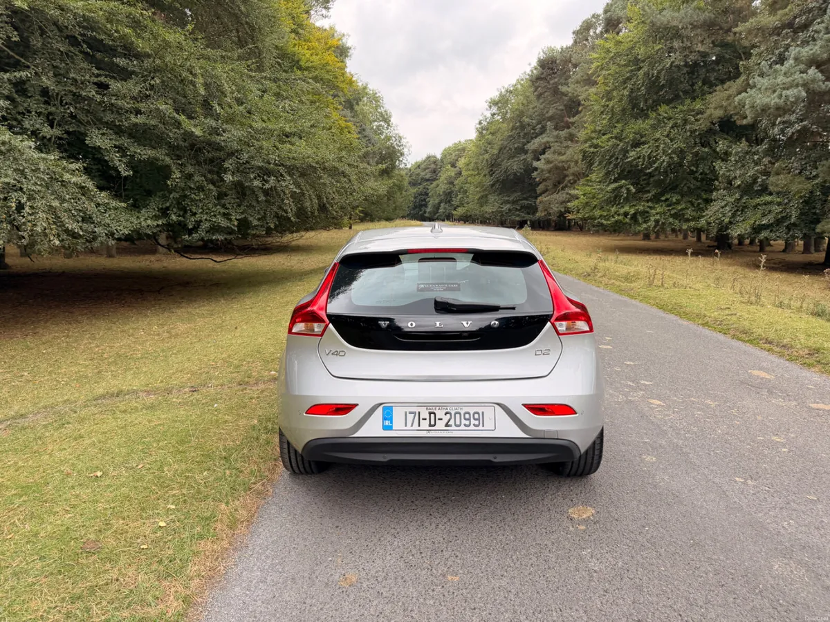 Volvo V40 2017 D2 Diesel Low KM - Image 6