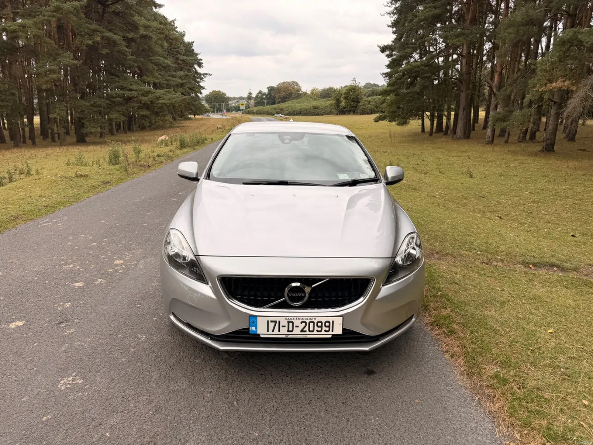Volvo V40 2017 D2 Diesel Low KM - Image 2