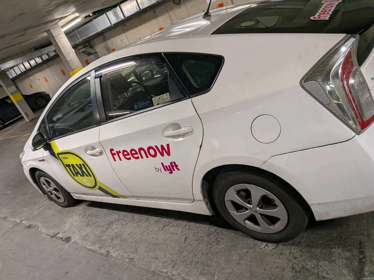 Toyota Preious Hybrid - Image 3
