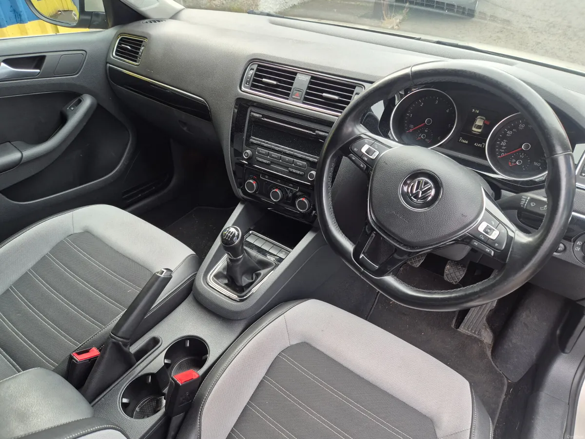 Volkswagen Jetta 2016 - Image 5