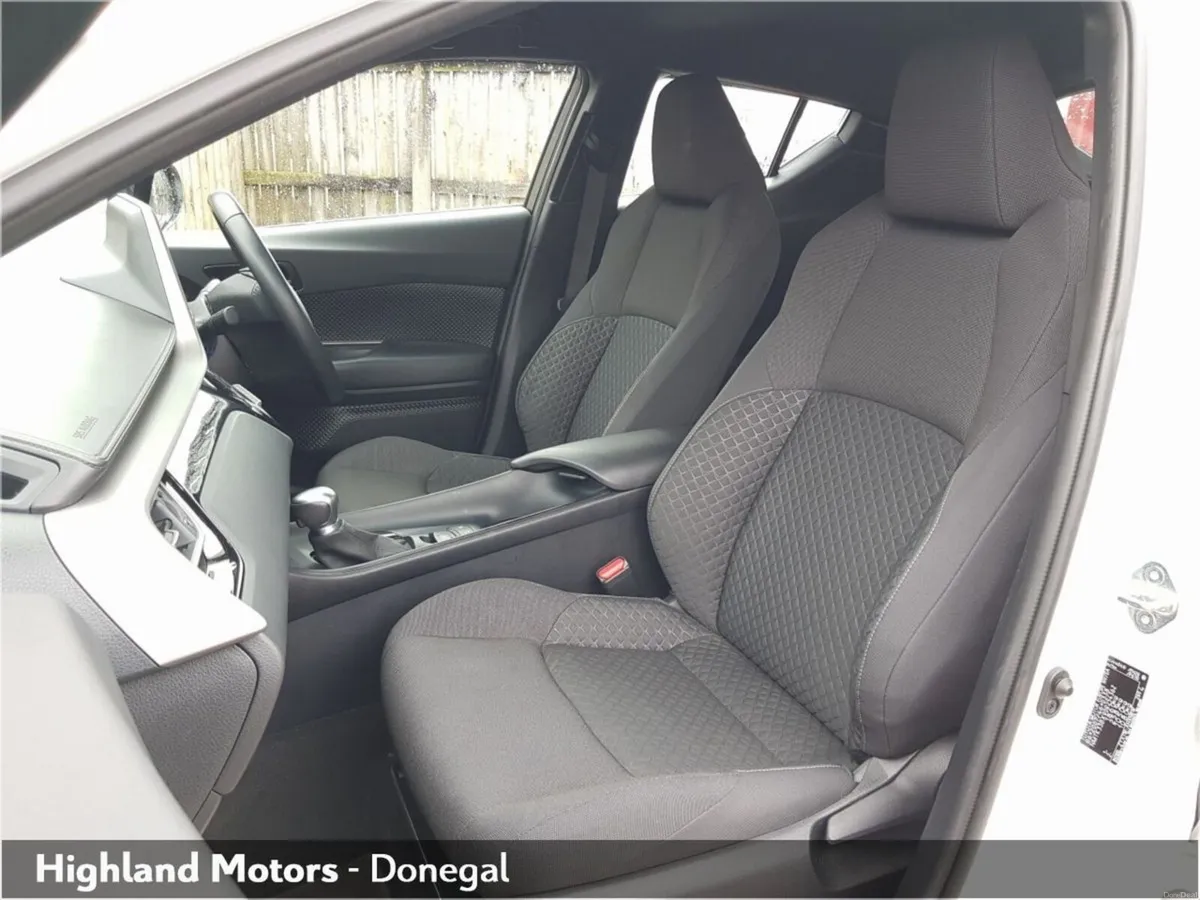Toyota C-HR 1.8 HYBRID ICON 120Bhp - Image 5