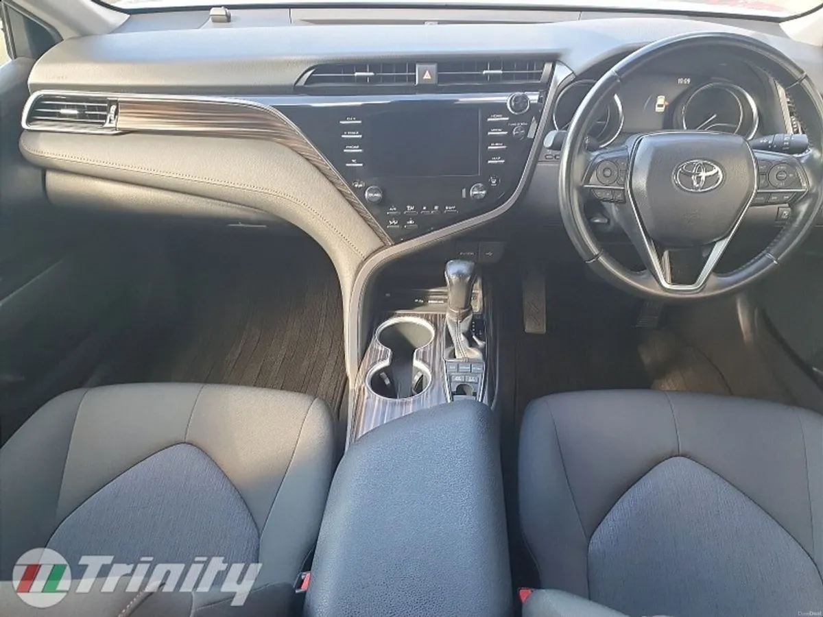 Toyota Camry ** HYBRID ** AUTO ** LOW LOW KMS ** - Image 2
