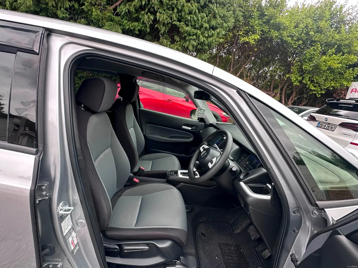 Honda Fit 2021  1.5 HYBRID 24K KM ONLY - Image 6