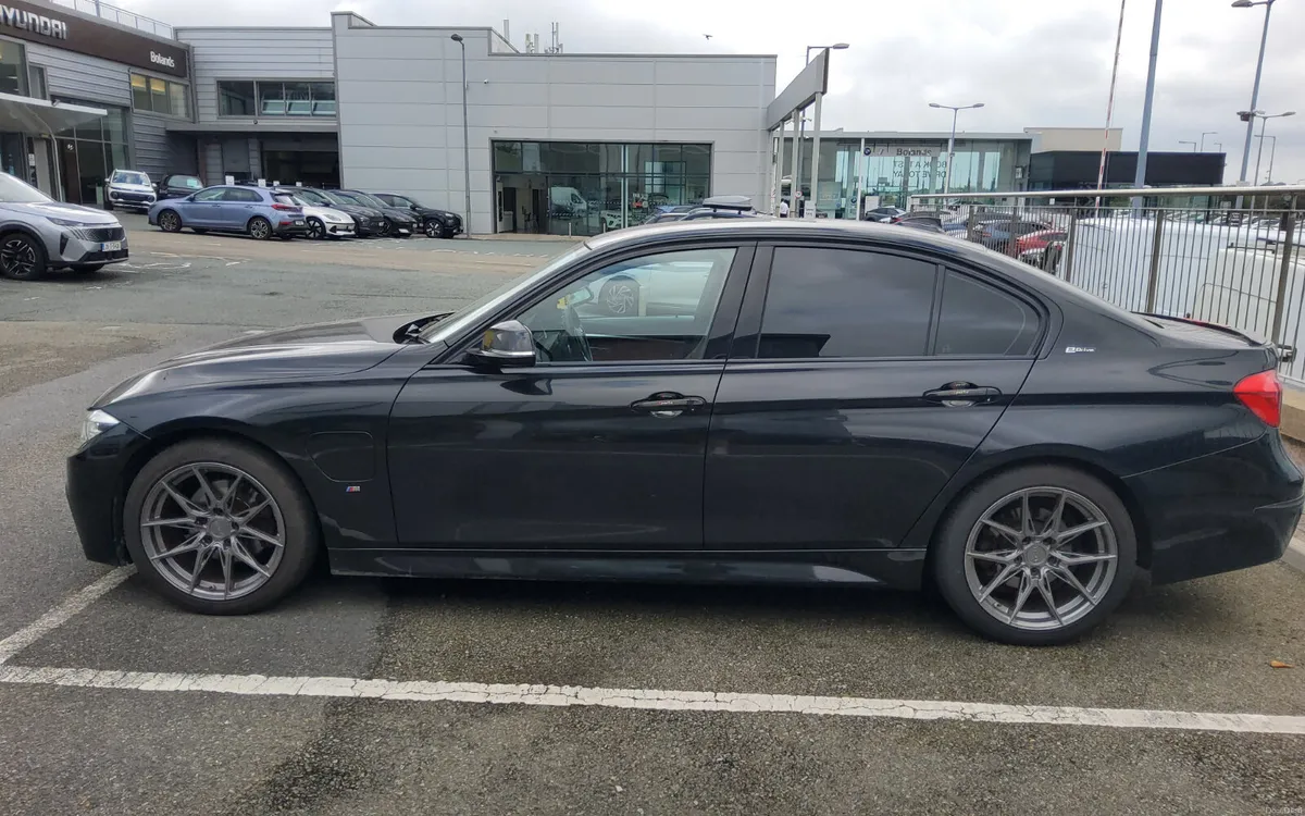 BMW 3-Series 2017 - Image 6