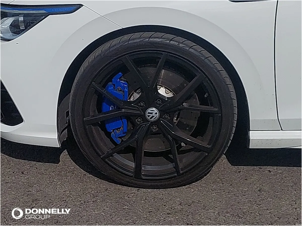 Volkswagen Golf Hatchback R - Image 5