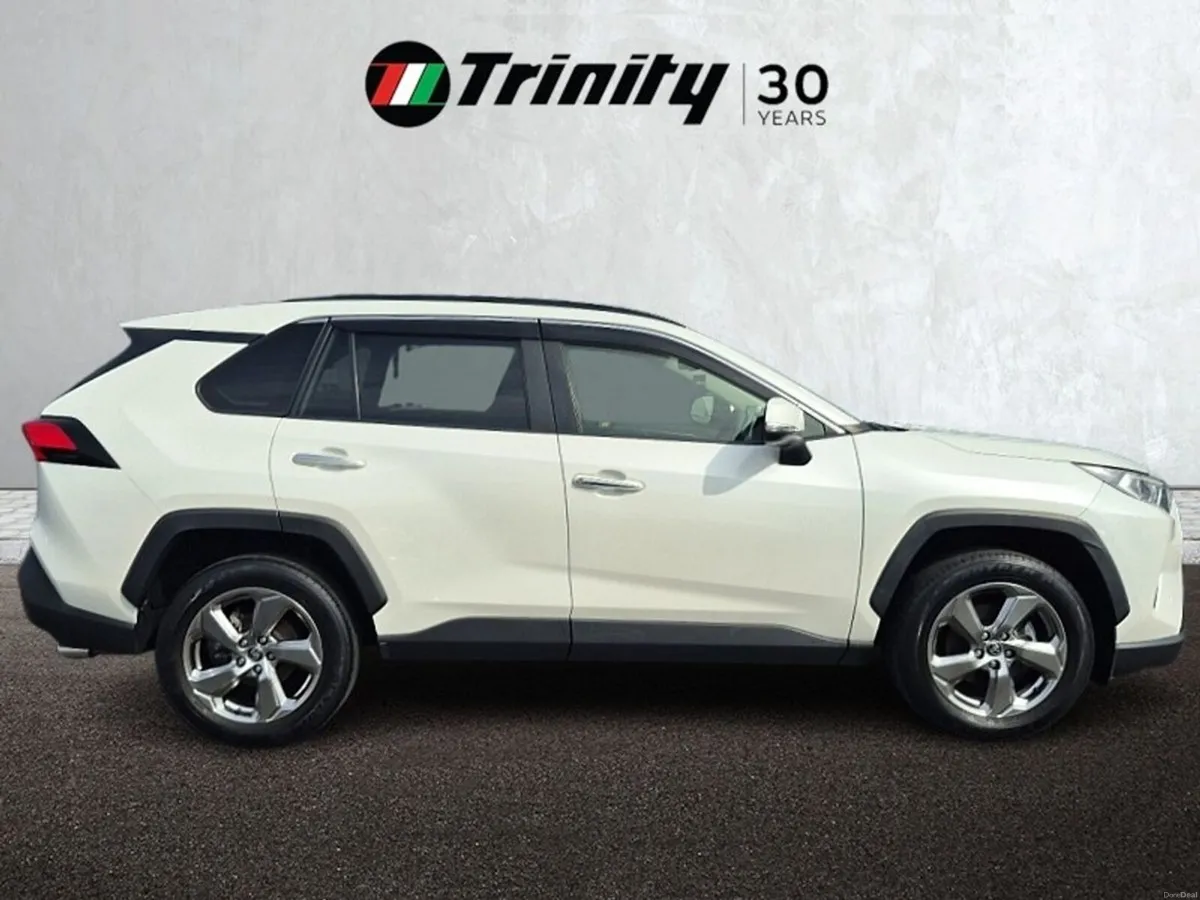 Toyota RAV4 ** G HYBRID ** HUGE SPEC ** STUNNING C - Image 5
