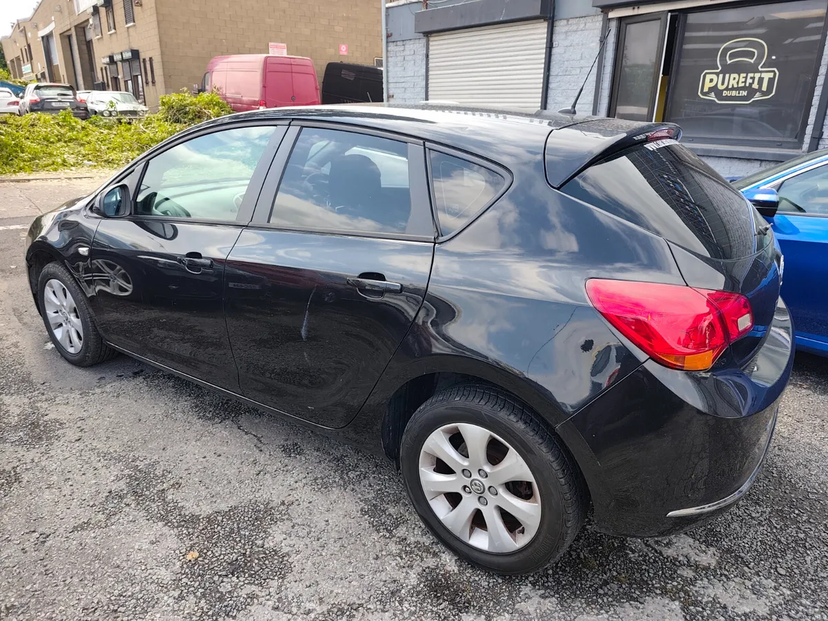 Vauxhall Astra 2014 - Image 6