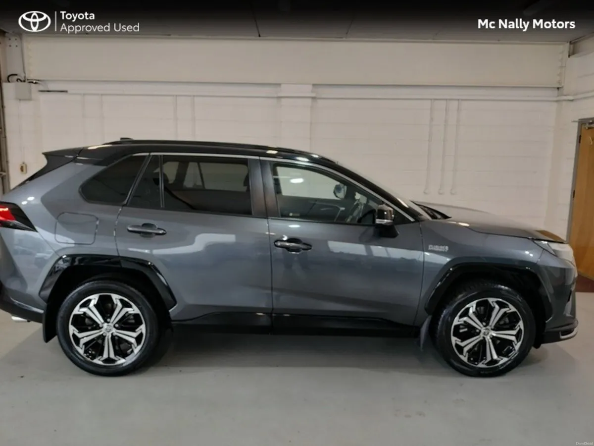 Toyota RAV4 232 PLUG-IN HYBRID SPORT AWD LOW KMS - Image 3