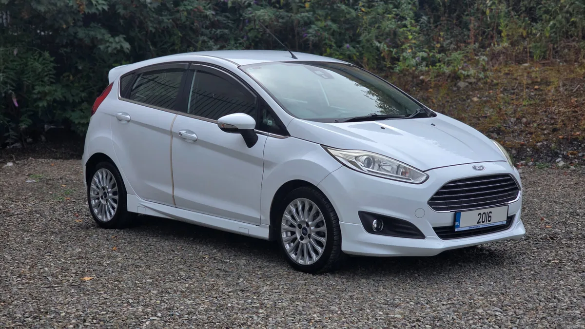 2016 Ford Fiesta - Image 1