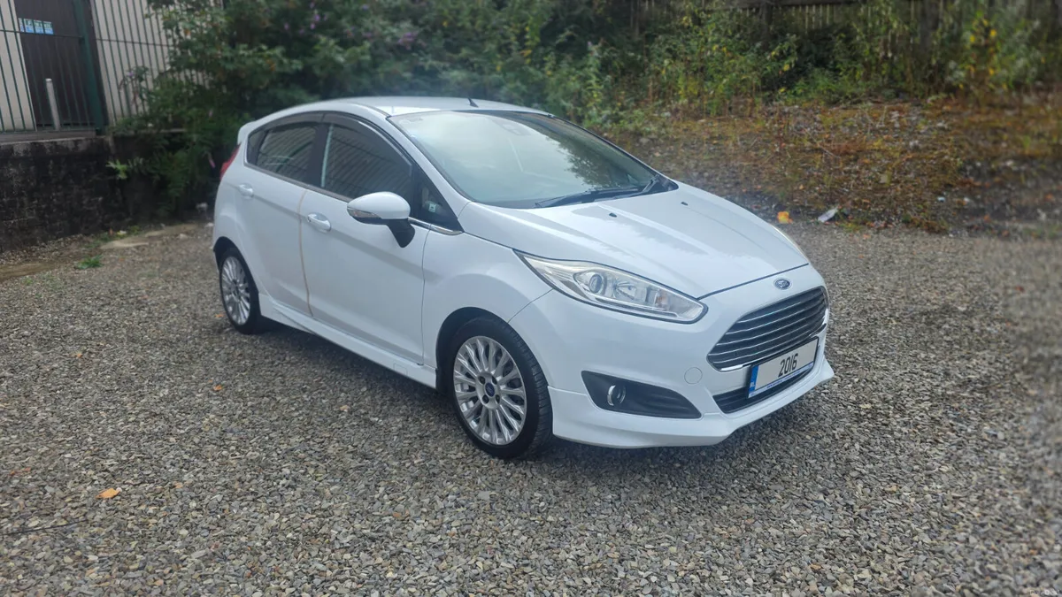 2016 Ford Fiesta - Image 2