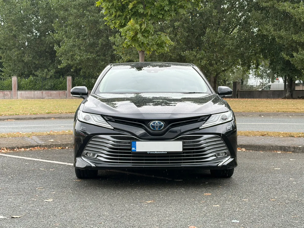 202 Toyota Camry Platinum Hybrid 2.5 Auto - Image 4