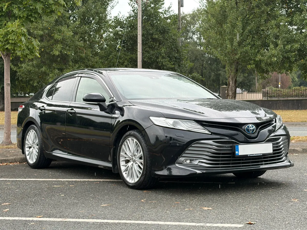 202 Toyota Camry Platinum Hybrid 2.5 Auto - Image 1