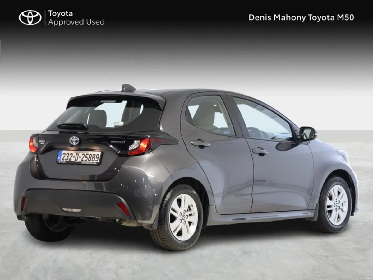 Toyota Yaris Luna Hybrid - Image 2
