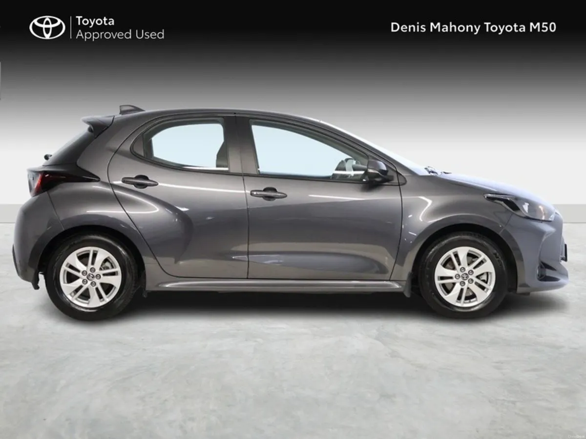 Toyota Yaris Luna Hybrid - Image 3
