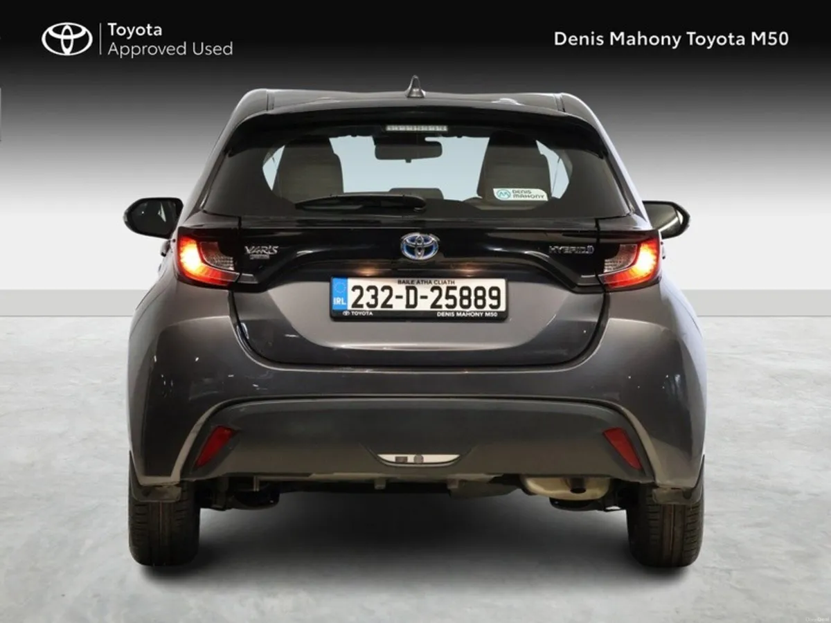 Toyota Yaris Luna Hybrid - Image 4