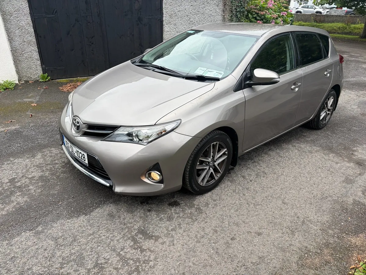 2015 Toyota Auris 1.4 Diesel 5dr Sol - Image 2