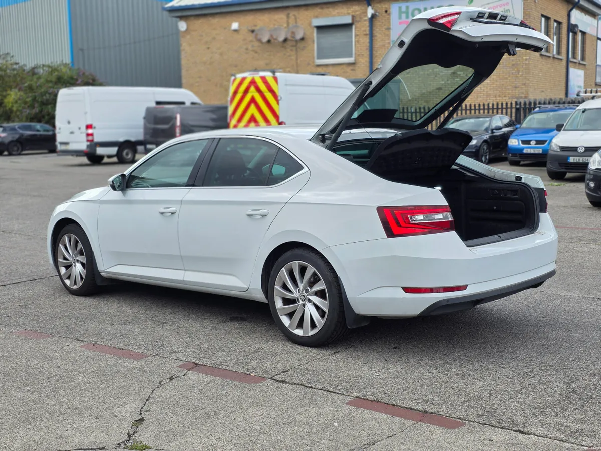 Skoda Superb 1.4 TSI Automatic - Image 5